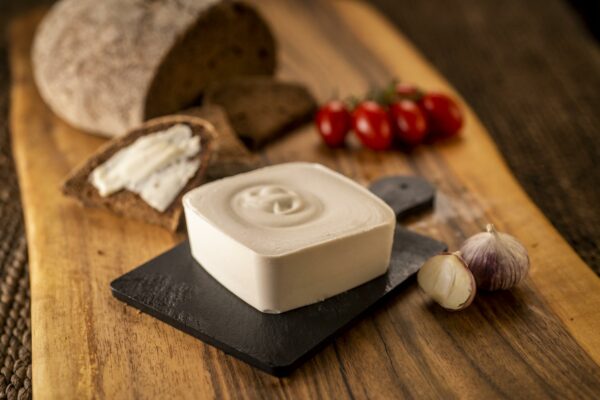 Melttino - alternativa vegetala la unt din nuci de caju ECO, cu usturoi - imagine 2