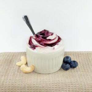 Joyurt- iaurt vegetal din caju, cu afine. Rawckers